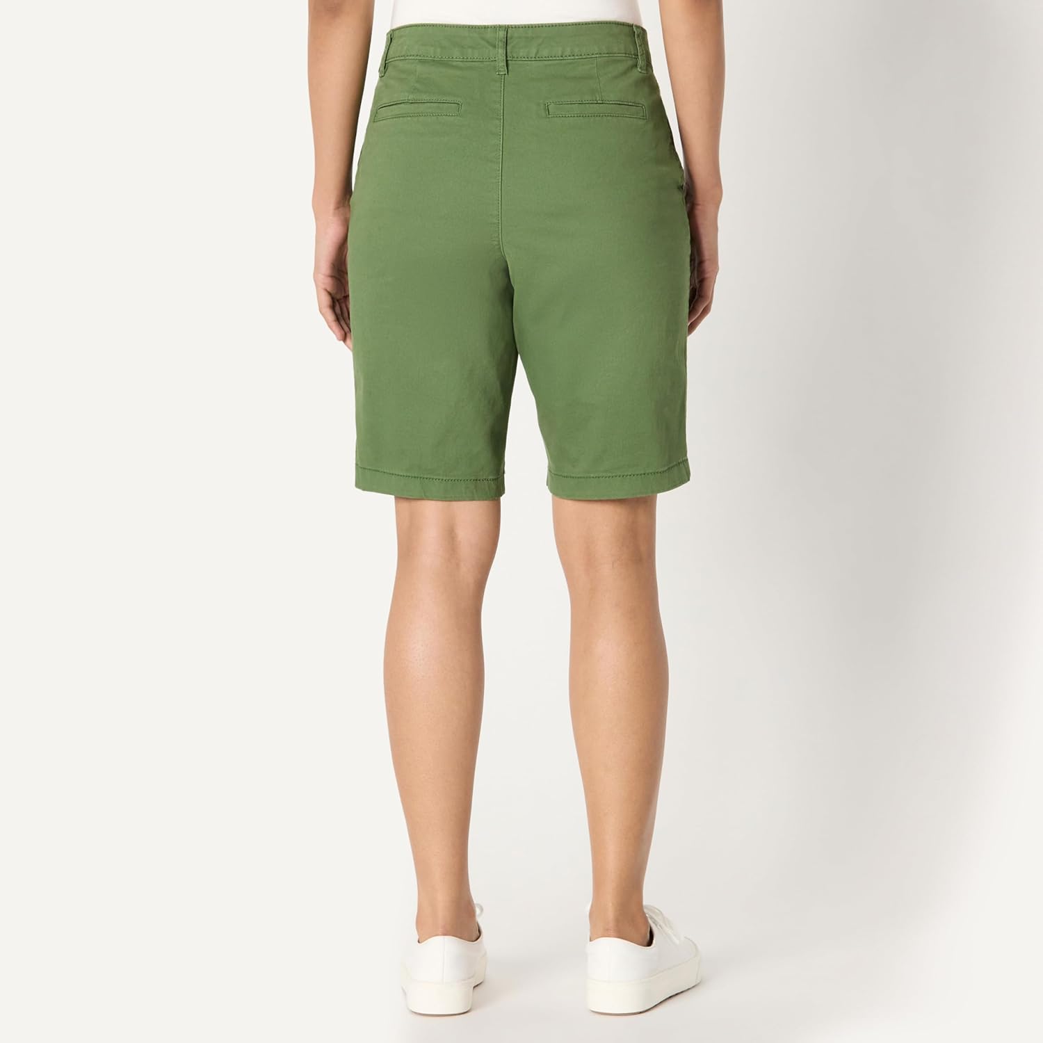 Thumbnail 3 de Amazon Essentials Damen Khakifarbene Bermudashorts mit mittlerer Leibhöhe und 25 cm Schrittlänge