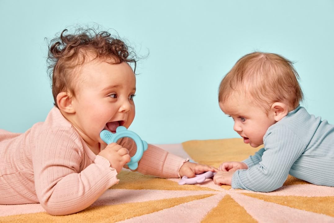 Detalle 2 de Jordan Step 0 Beißring & Trainingszahnbürste für Babys – 2-in-1-Lösung rosan