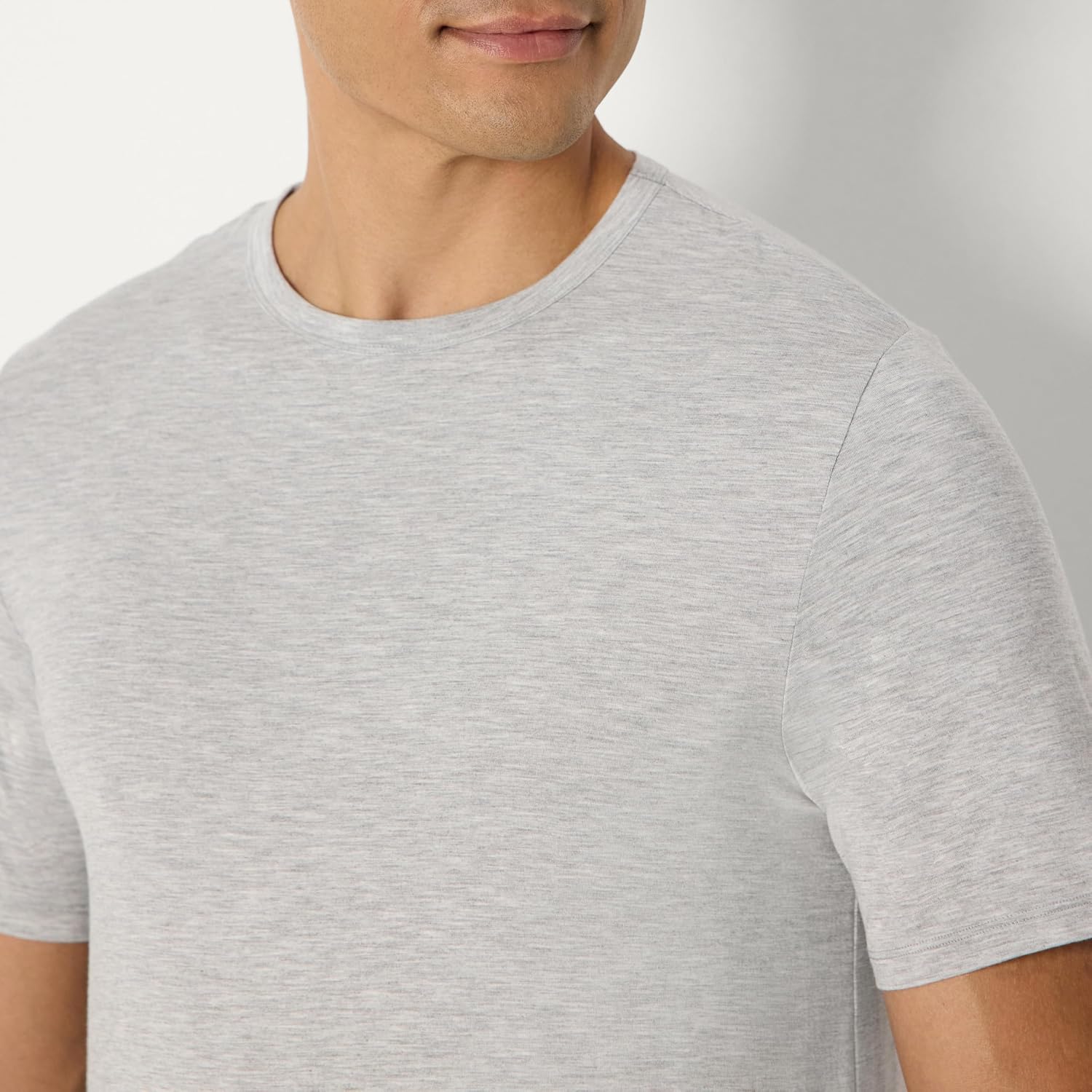 Detalle 2 de Amazon Essentials Men's Super-Soft Lightweight Modal Short-Sleeve Vest, Pack of 2