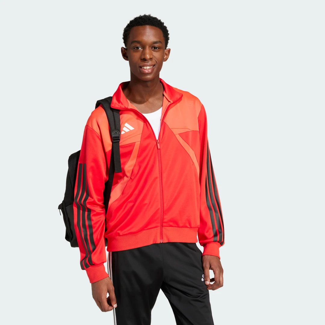 Detalle de Chaqueta House of Tiro Nations Pack de Adidas: estilo práctico para entrenamiento y días casuales
