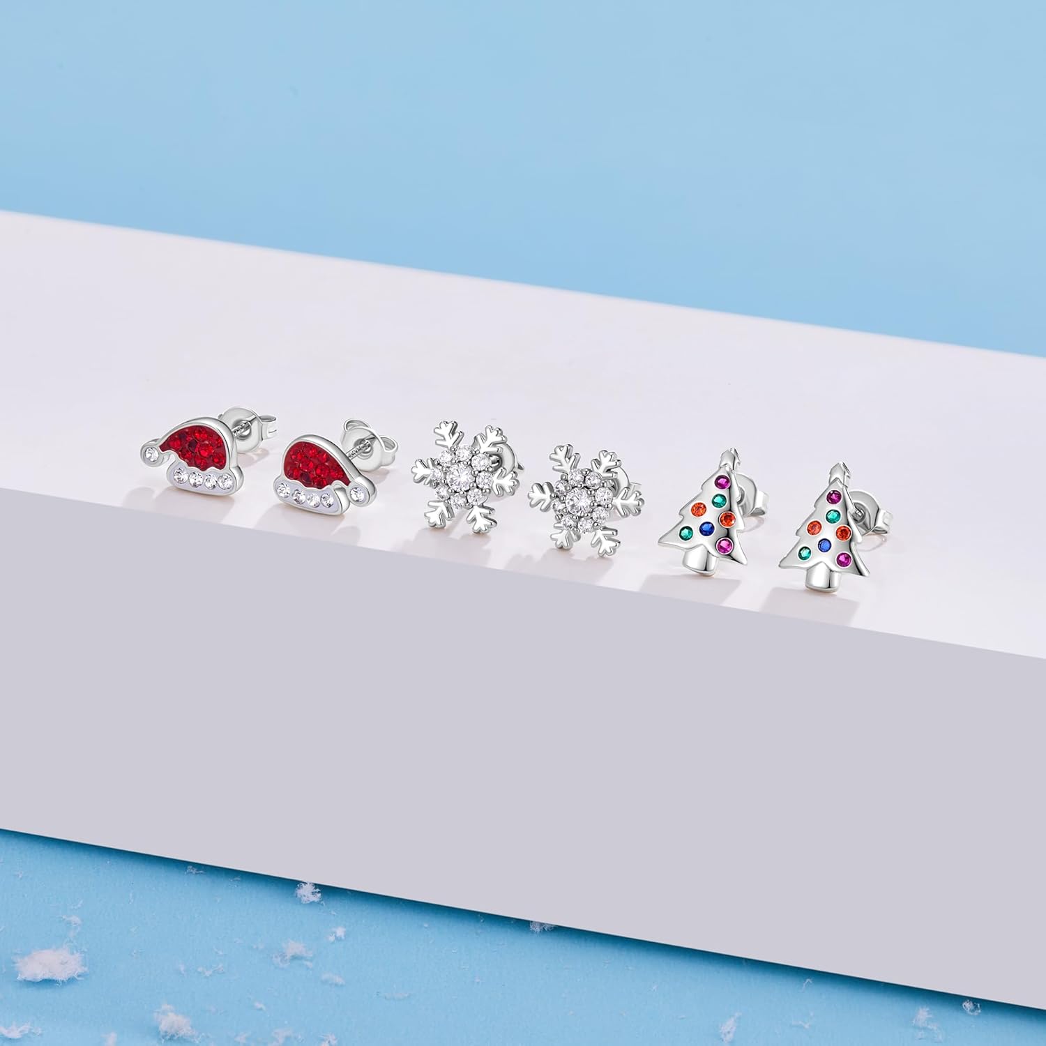 Thumbnail 4 de MACACHII 3 Pairs Christmas Earrings in 925 Sterling Silver – Santa Hat, Tree & Snowflake Stud Set