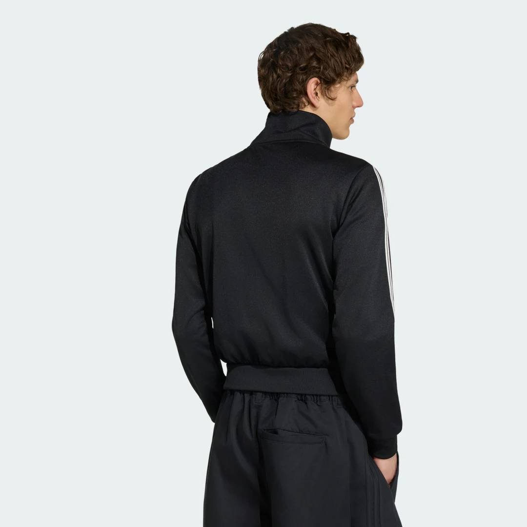Detalle de Adidas Beckenbauer Cropped Track Top, sudadera corta negra