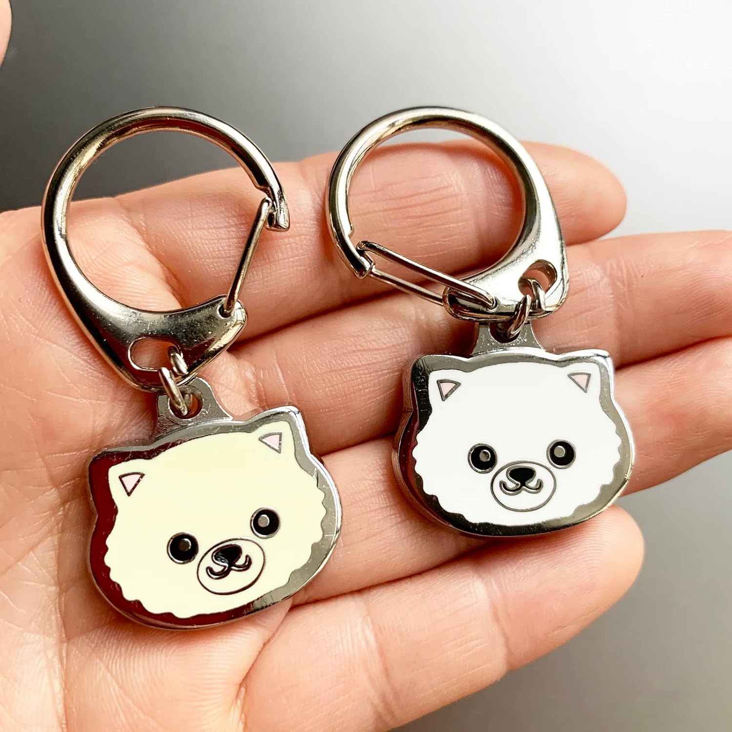 Detalle 2 de Yellow Pomeranian dog pendant keyring – metal Dog ID tag keyfob