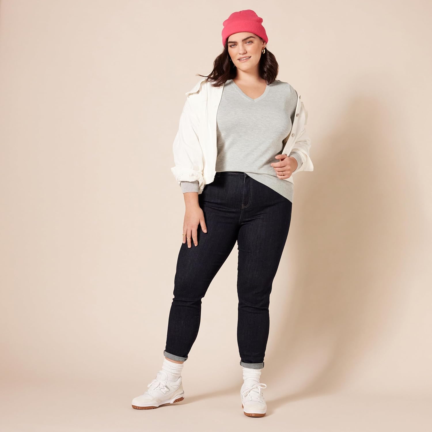 Thumbnail 6 de Amazon Essentials Women's Regular-Fit Lightweight V-Neck Long-Sleeve Jumper (Available in Plus Size)