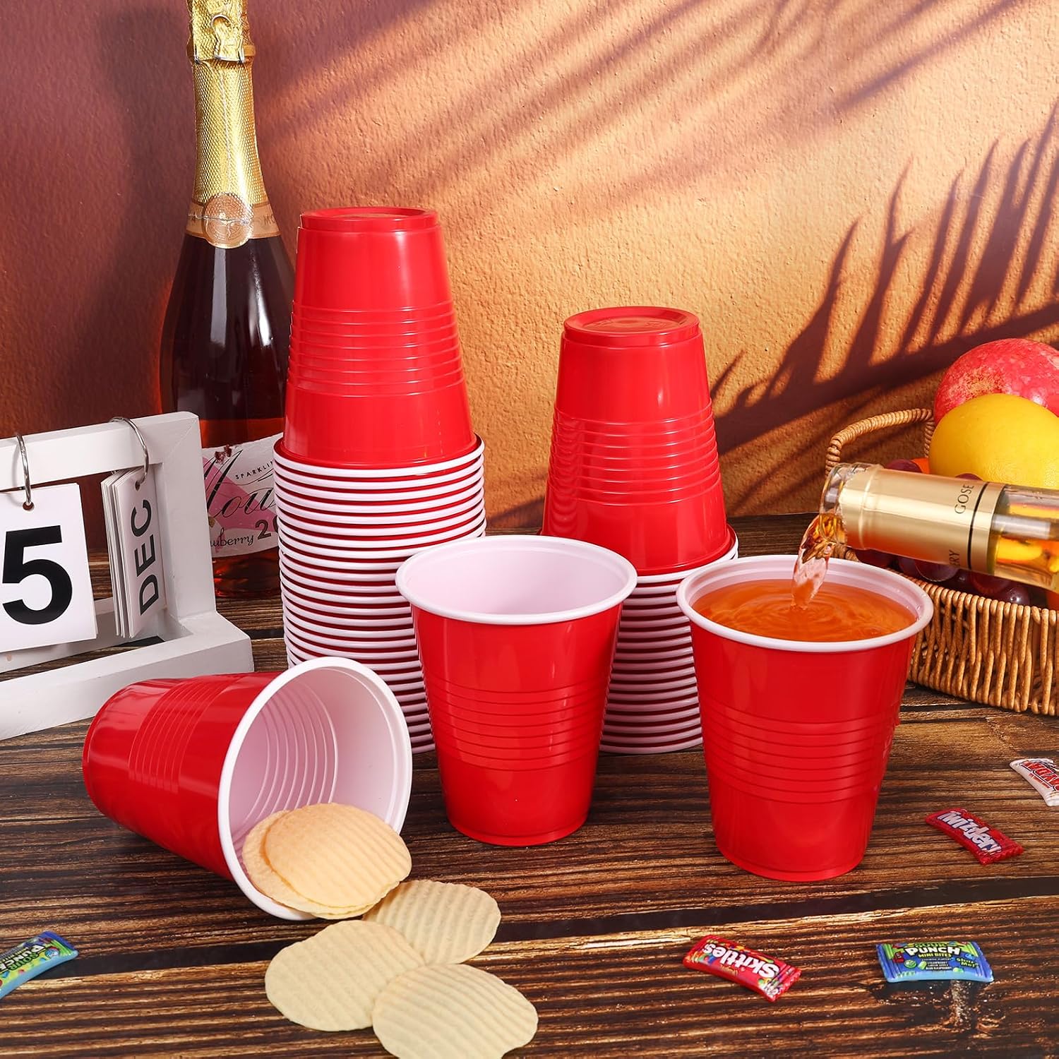 Detalle 2 de DI QIU REN DQR-CA-28 12 oz Red Disposable Plastic Cups, Textured and Stackable