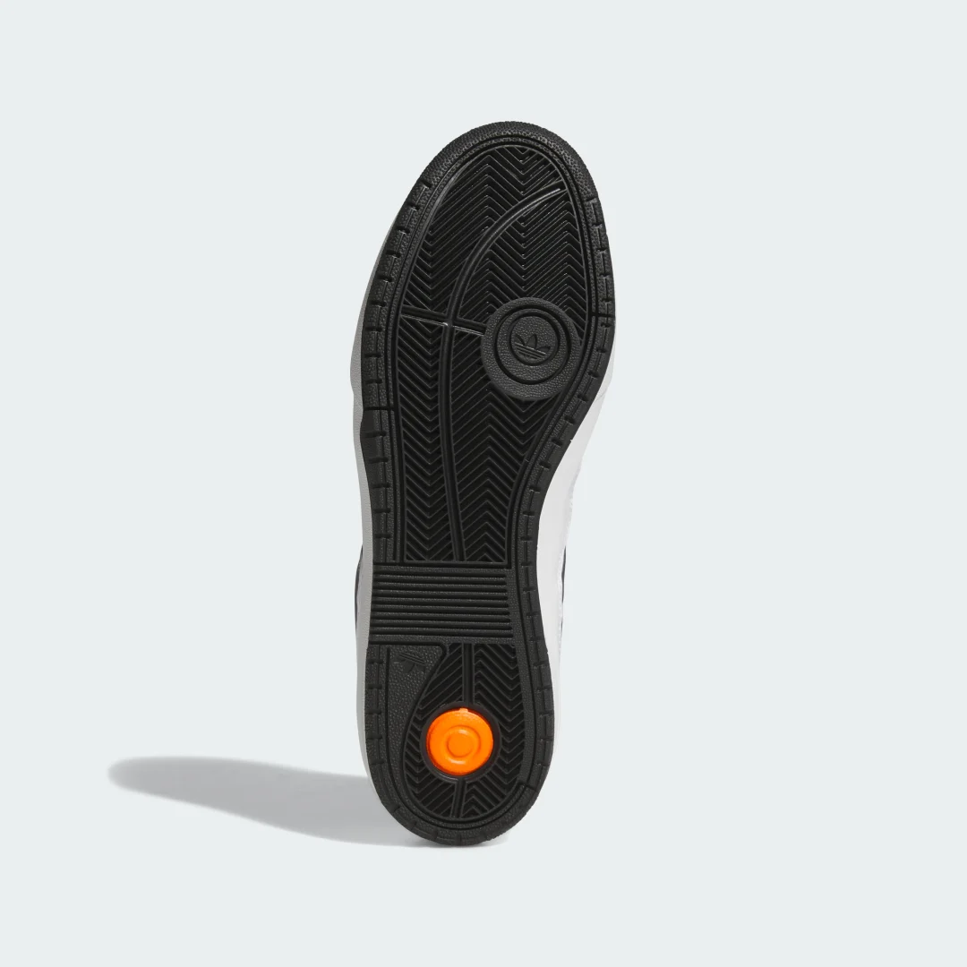 Detalle 2 de Zapatilla TYSHAWN II de Adidas — color Negro
