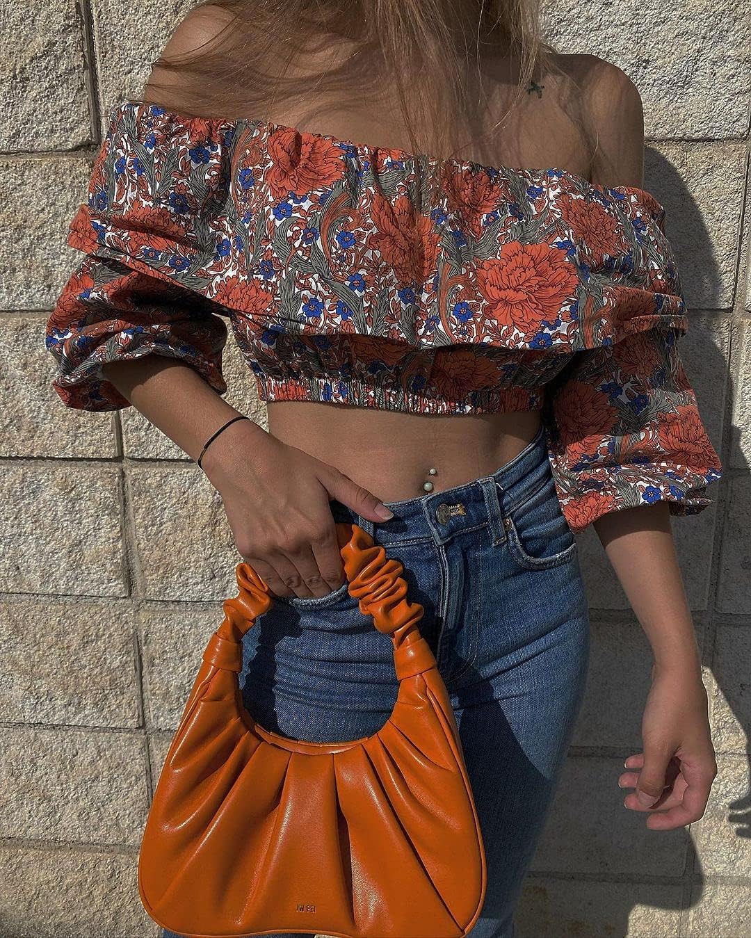 Detalle de JW PEI Gabbi ruched hobo handbag