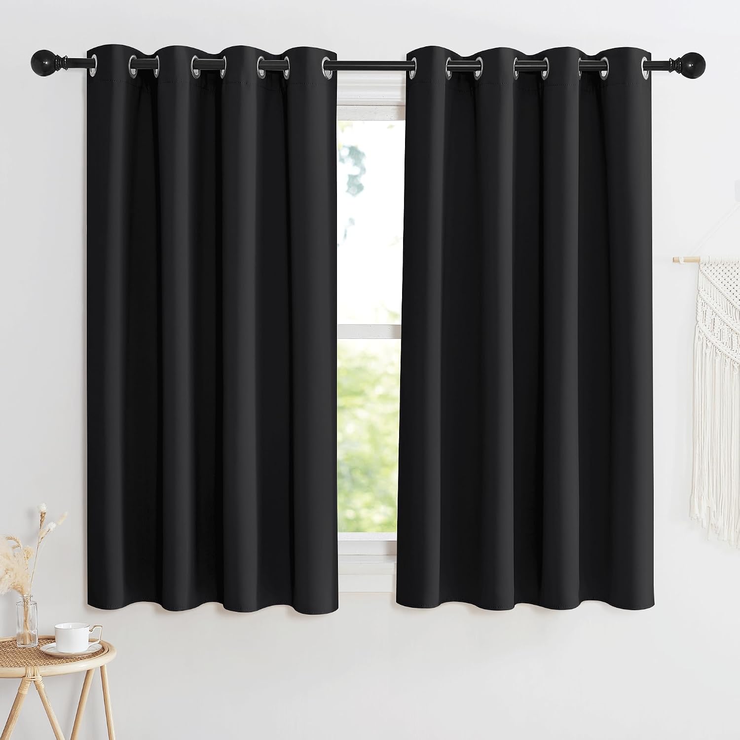 KGORGE Schwarze Blickdichte Thermovorhänge mit Ösen (2er-Set) 145 x 140 cm für Schlafzimmer & Wohnzimmer