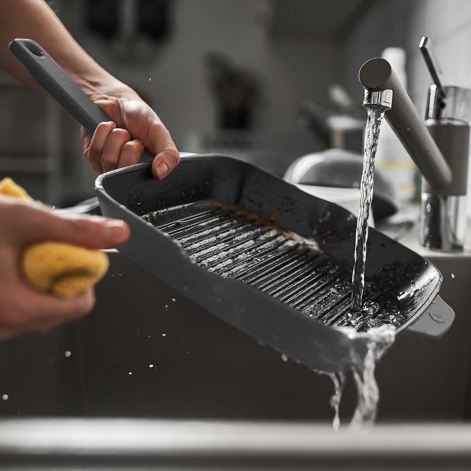 Detalle de Springlane Kitchen Cast Iron Grill Pan, enamelled, 20 x 20 cm, Anthracite