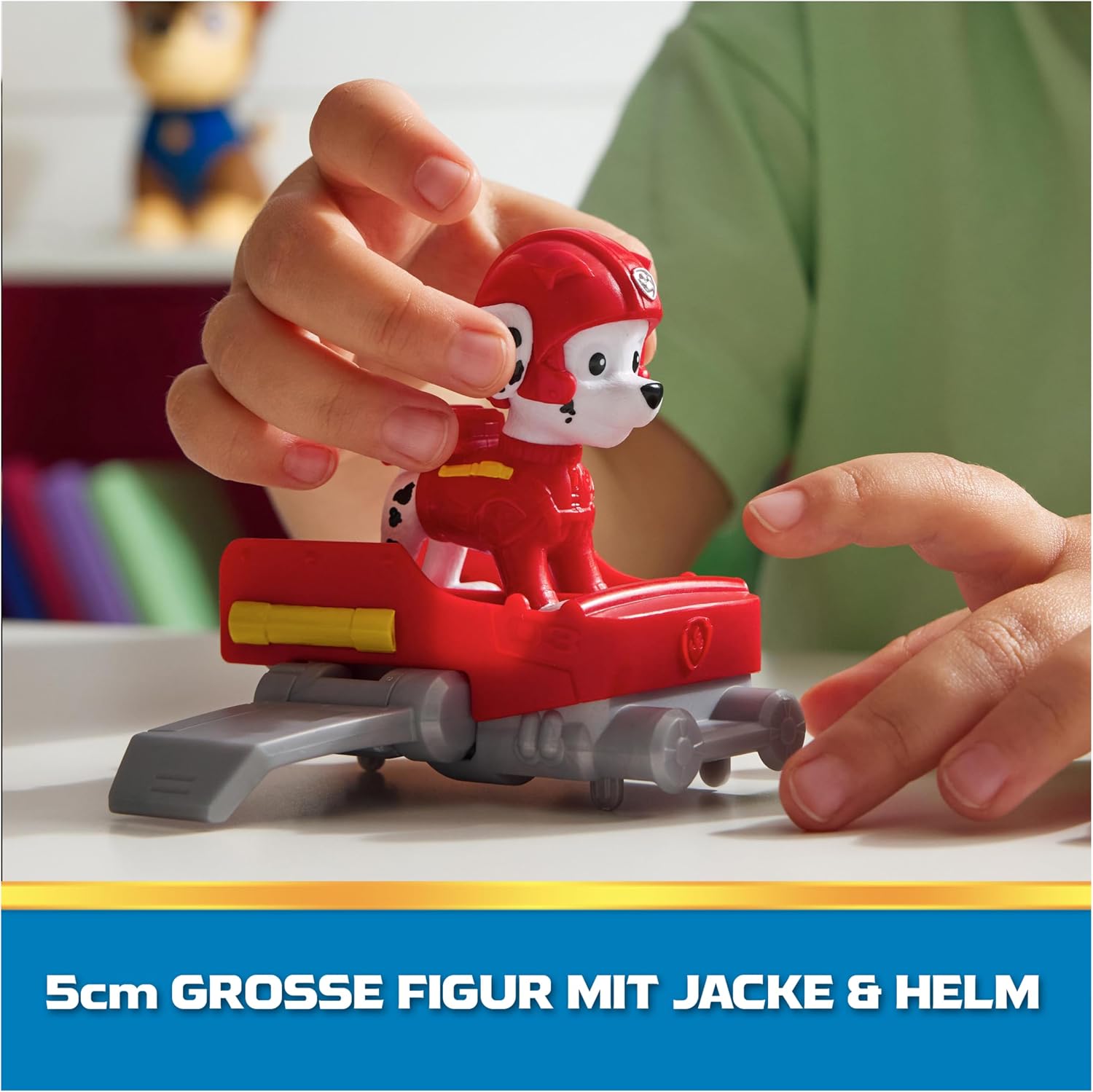 Detalle 2 de PAW Patrol Marshall Action Pup Spielfigur mit Mini-Rettungsflugzeug und ausklappbaren Flügeln (ab 3 Jahren)