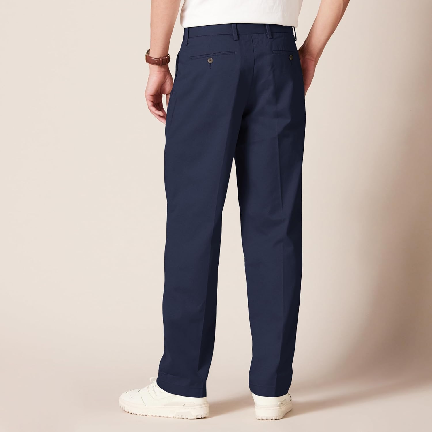 Thumbnail 1 de Amazon Essentials Men’s Classic-Fit Wrinkle-Resistant Pleated Chino Trousers (Big & Tall)