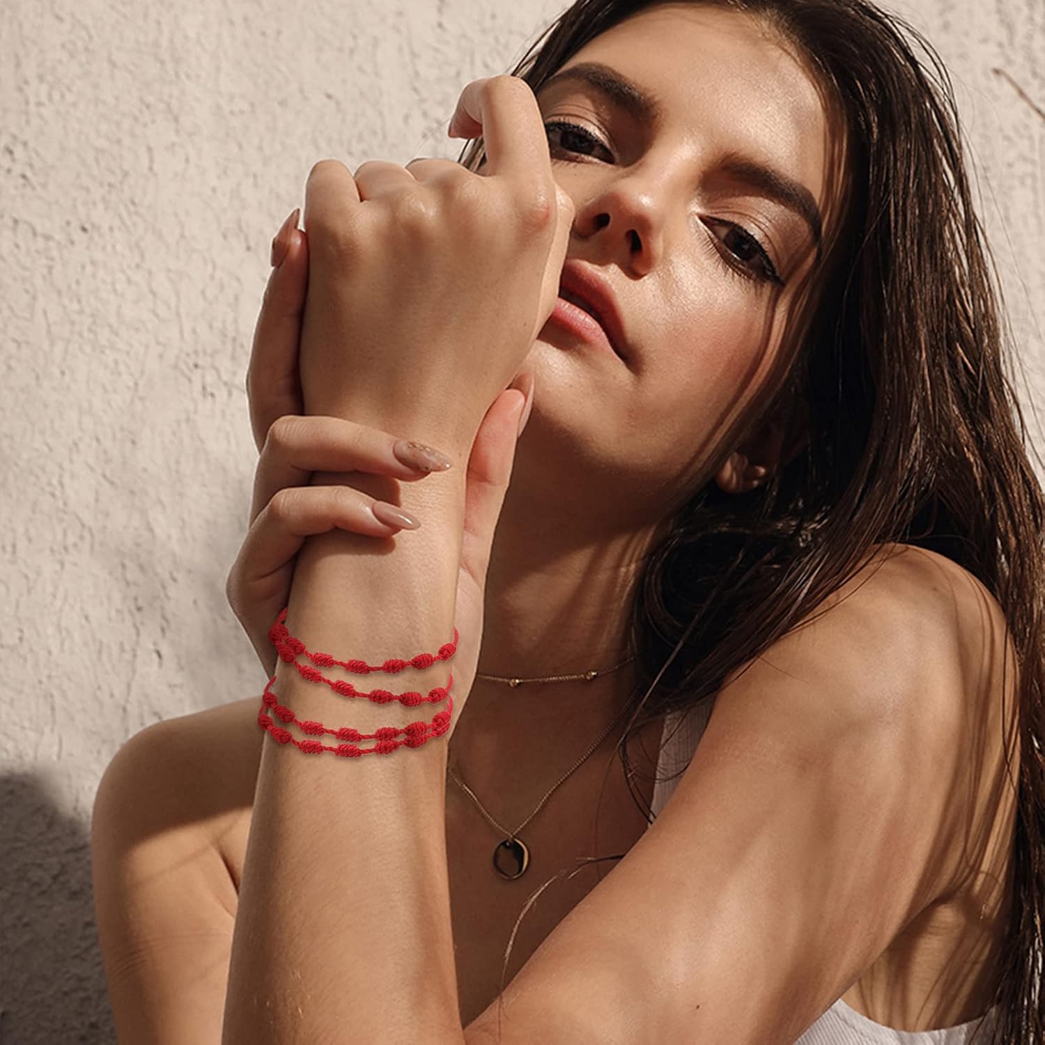 Detalle 2 de VEGCOO Lot de 8 bracelets rouges 7 nœuds