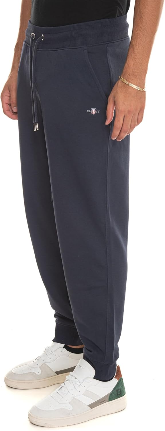 Detalle de GANT Reg Shield Sweatpants: Pantaloni eleganti da uomo, leggeri e sostenibili
