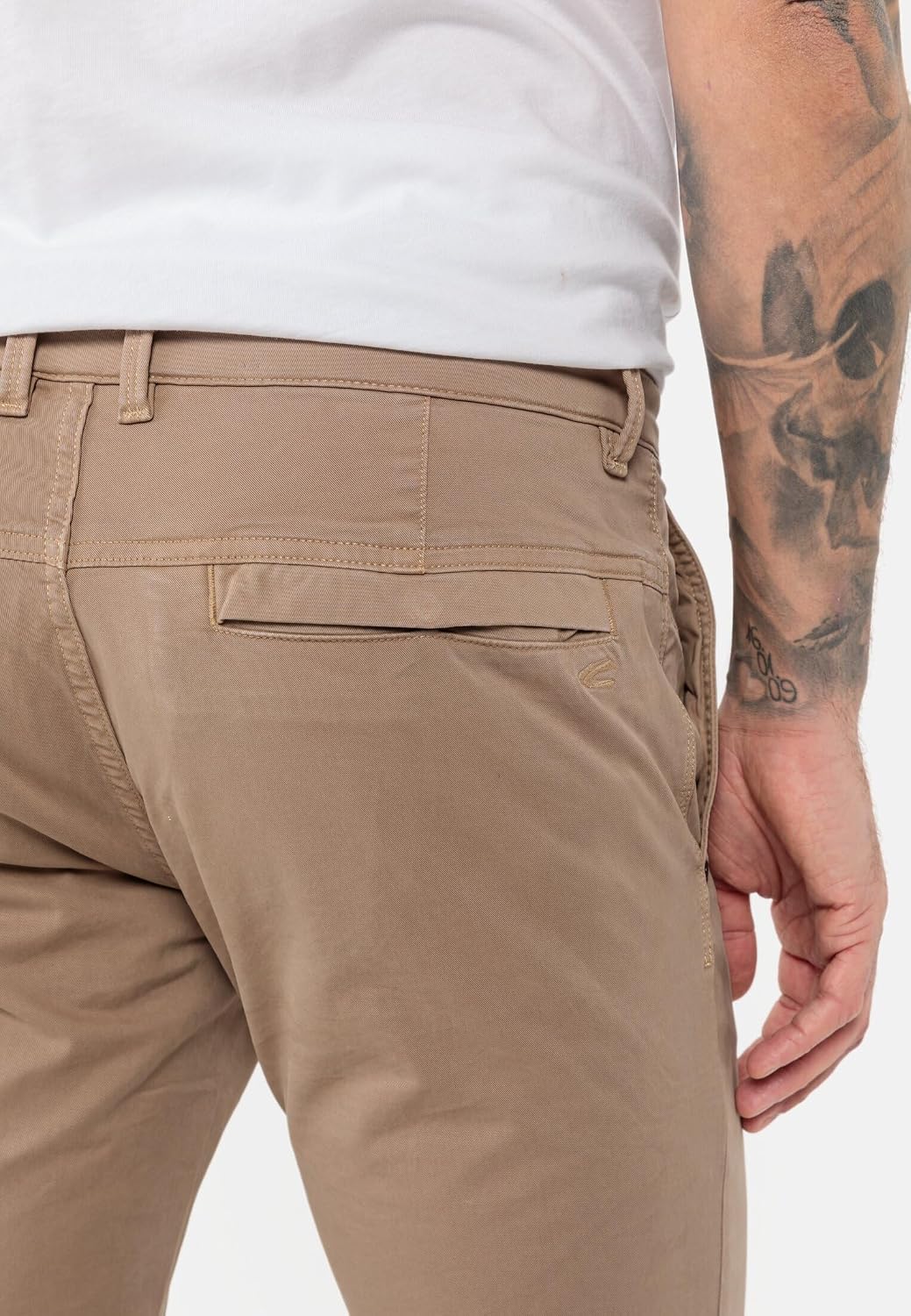 Detalle de camel active Houston – męskie spodnie chino Stretch, Regular Fit