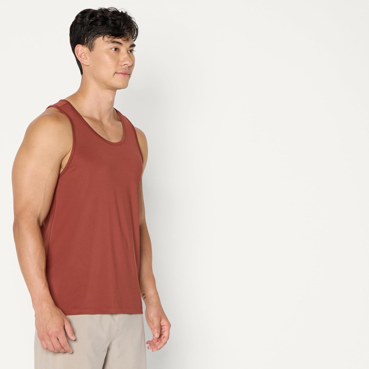 Thumbnail 1 de Amazon Essentials Men's Active Quick Dry Tech Stretch Lightweight Gym Tank Top
