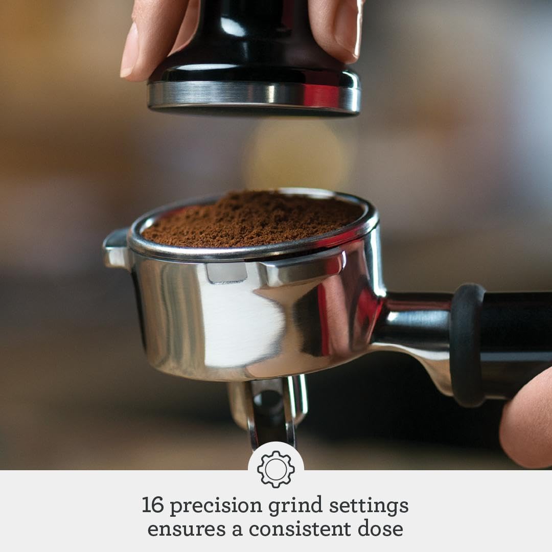 Detalle de Sage Barista Express: Manual Tamping, Built‑in Grinder, and Steady Milk Texturing for Home Espresso