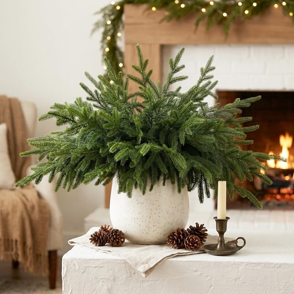 Detalle 2 de Artificial Norfolk Pine Branches, 18 Inches