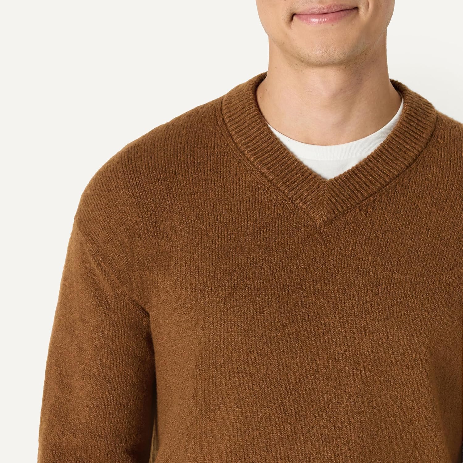 Thumbnail 4 de Amazon Essentials Herren Regular-Fit-Pullover aus Baumwollmischung mit V-Ausschnitt