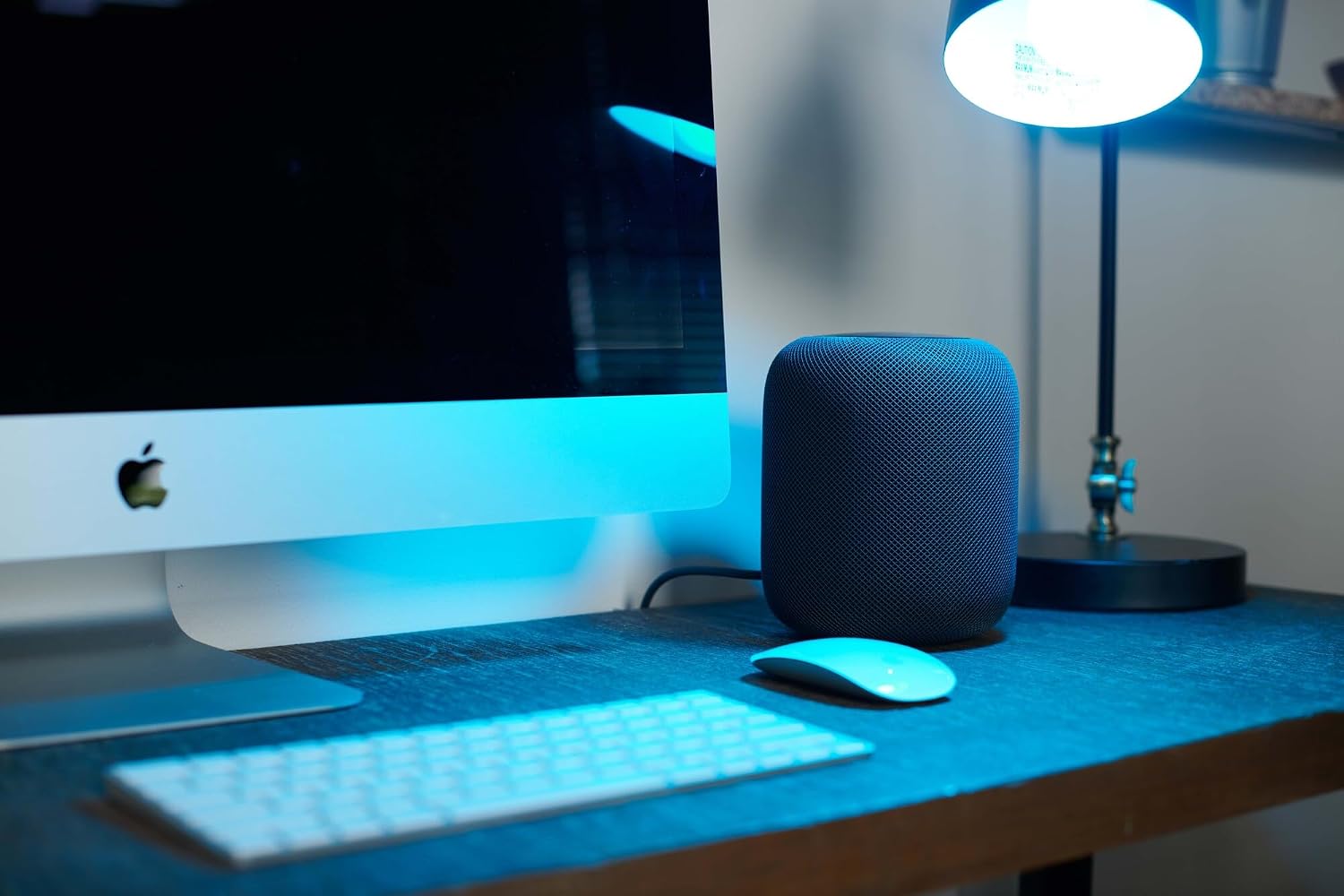 Detalle de LEDVANCE SMARTMATA759,5W-827230VRGBWFRE274X1LEDV, żarówki LED SMART+ MATTER E27, RGBW, 1055 lm, zestaw 4