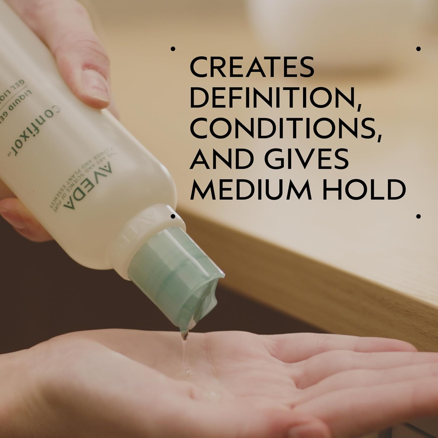 Detalle 2 de Aveda Confixor Liquid Hair Gel for Fine to Medium Hair – Medium Hold with Lavender, Ylang-Ylang & Petitgrain