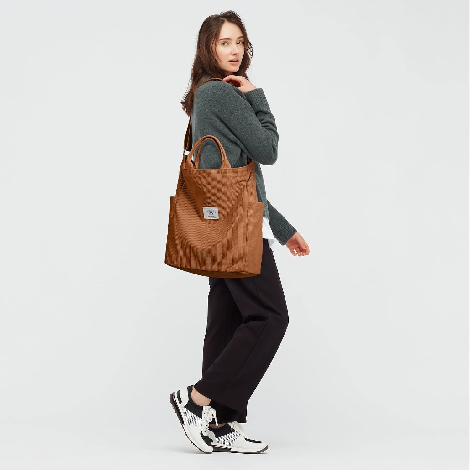 Detalle 2 de KALIDI Corduroy hobo bag 38 x 30.5 cm