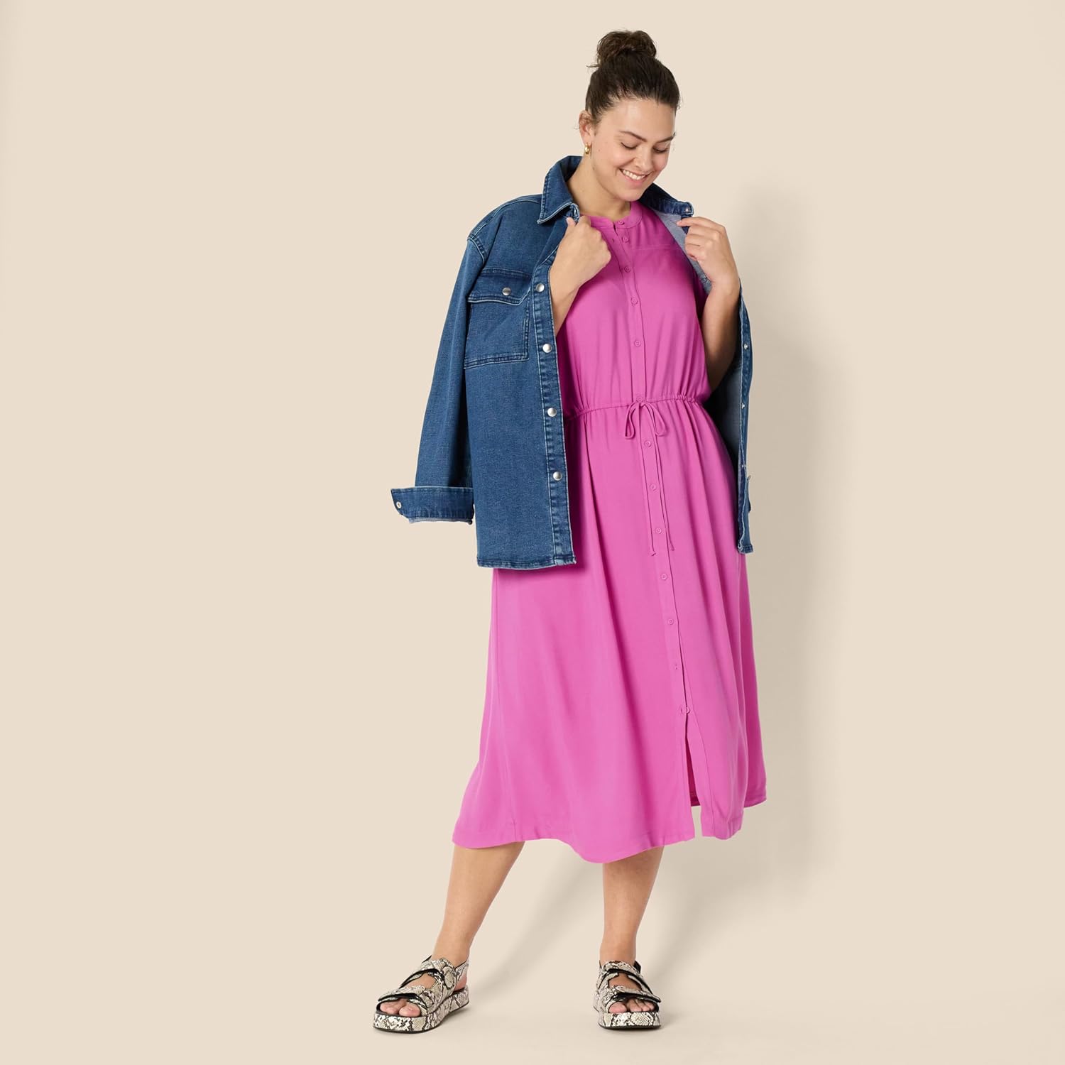 Thumbnail 6 de Amazon Essentials Damen Tailliertes Midikleid in A-Linie mit Halben Ärmeln und Ausgestelltem Rockteil mit Taschen