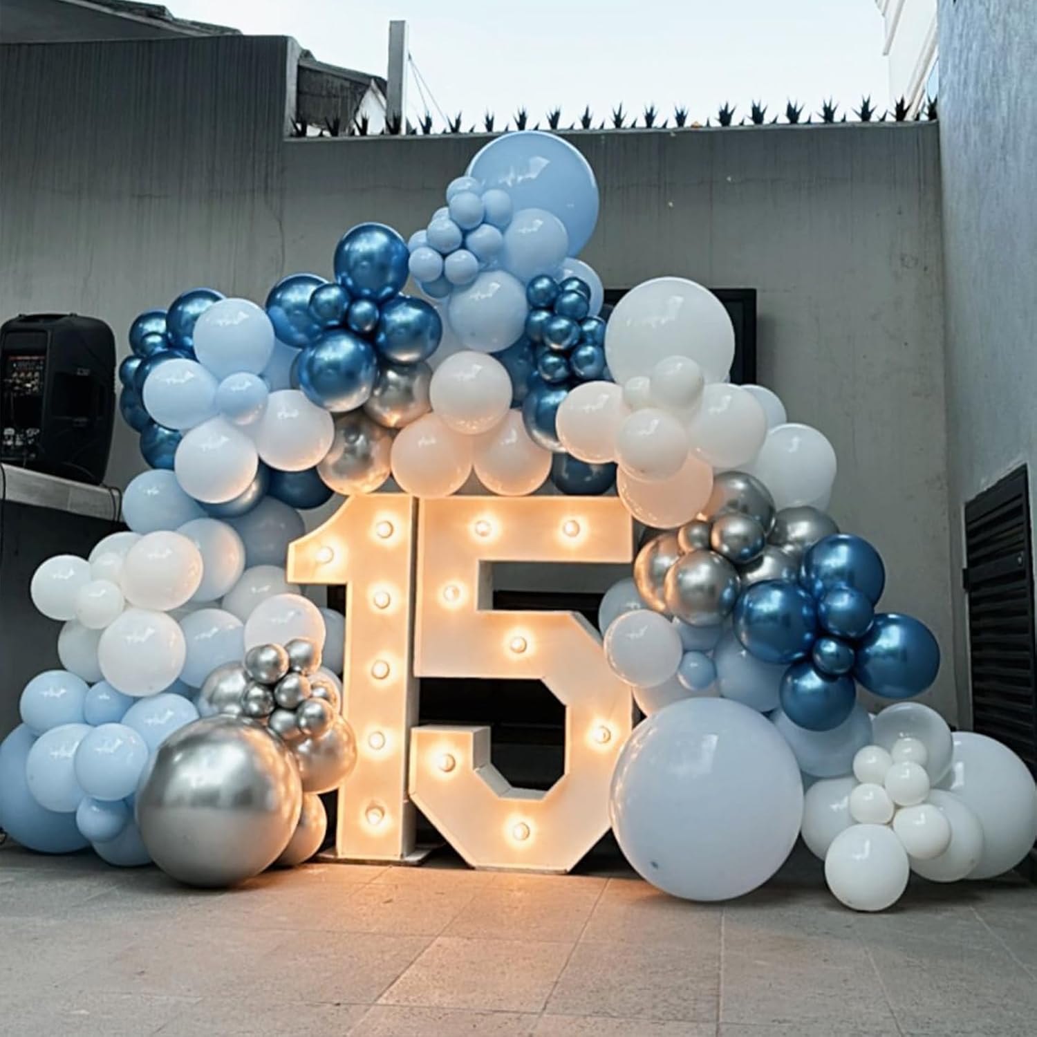 Thumbnail 5 de Blue Silver Balloons Set, 12 Inch: Blue & Silver Latex Balloons with Confetti – 35-Piece Variety
