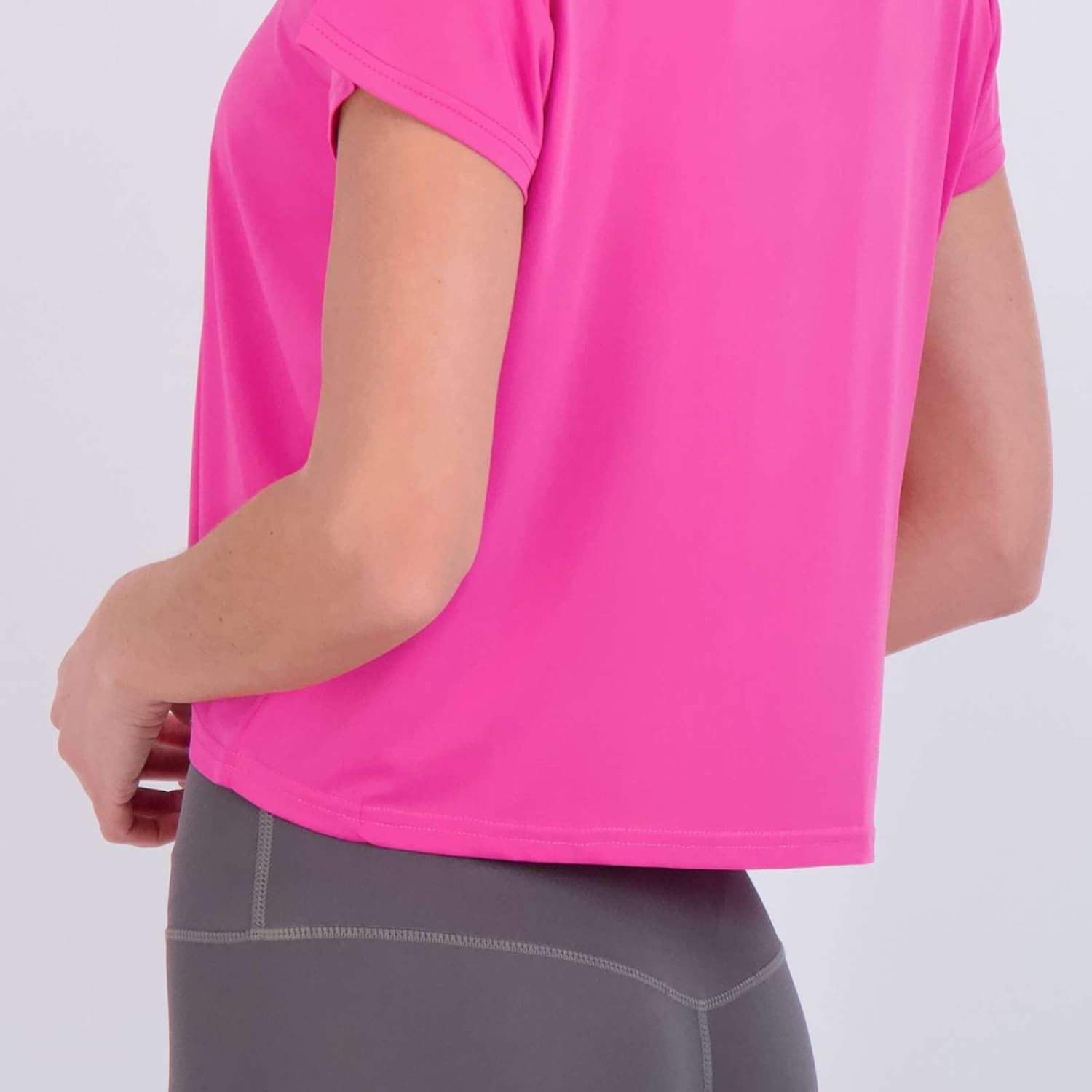 Detalle de Real Essentials 5 Pack: Women's Dry-Fit Crop Top Short Sleeve Shirts – Plus Size Available