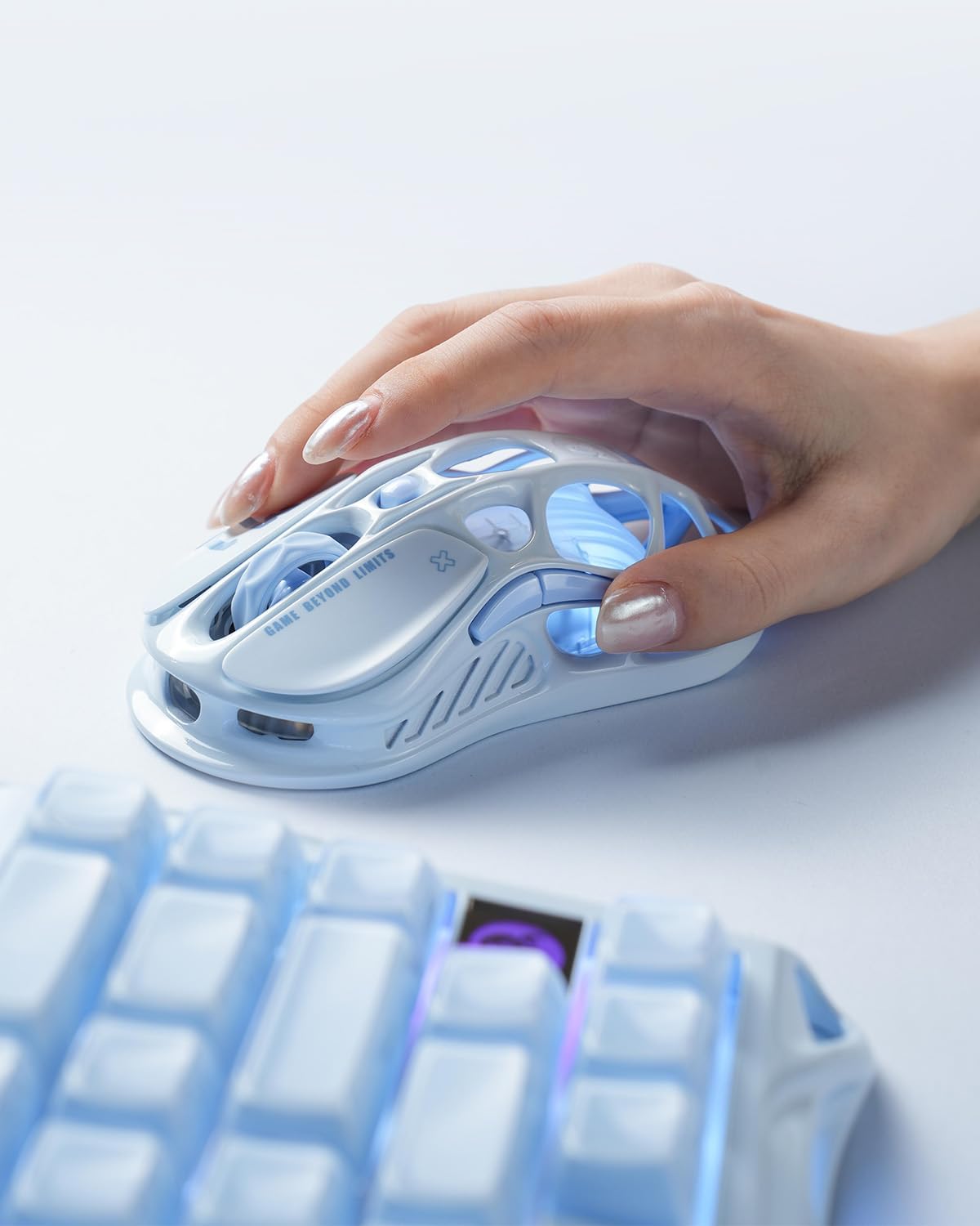 Thumbnail 3 de GravaStar Mercury M1 Pro kabellose Gaming-Maus (Magnesium, 26.000 DPI, PAW3395DM, 5 Tasten) mit 2,4 GHz/BT/Kabel