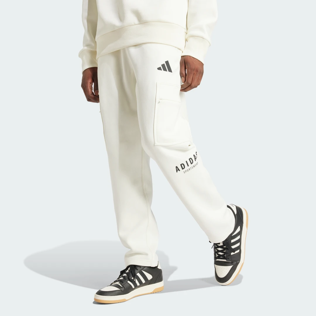 Detalle de Pantalón ALL SZN Fleece Graphic Loose de Adidas - blanco, comodidad casual