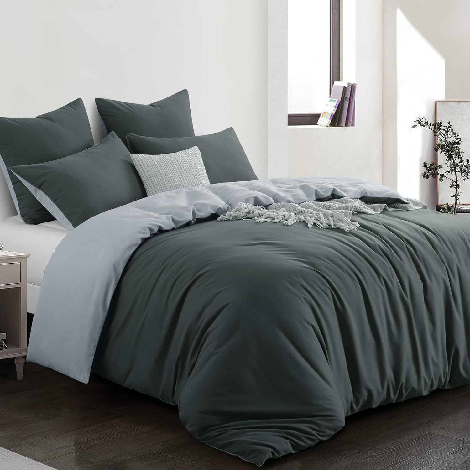 Thumbnail 1 de Aisbo Bettwäsche 220x240 (3-teilig) in Anthrazit/Grau – Wendebettwäsche aus Mikrofaser mit Reißverschluss