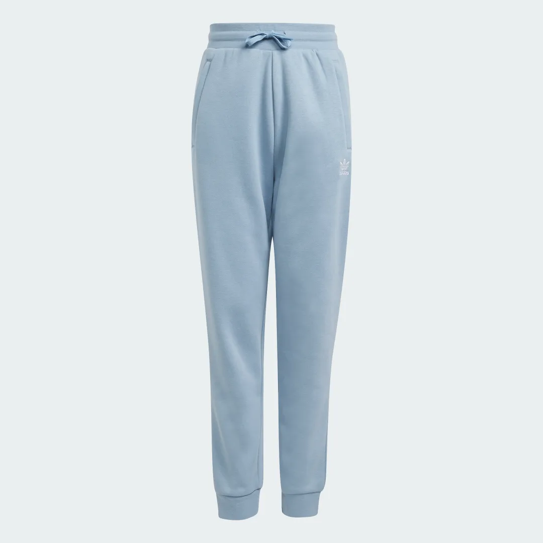 Detalle de Pantalón azul de Adidas – versión neutra para uso diario