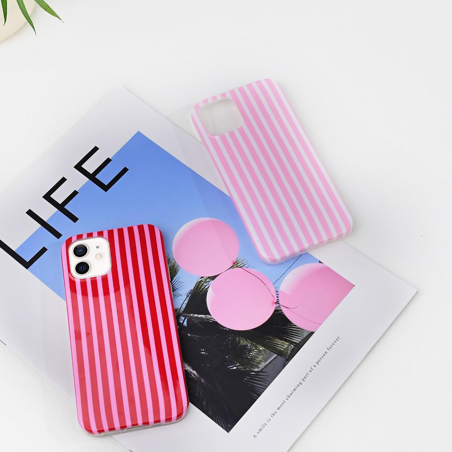 Detalle de SleekCover for iPhone 12/12 Pro 6.1-inch Pink Striped TPU Case