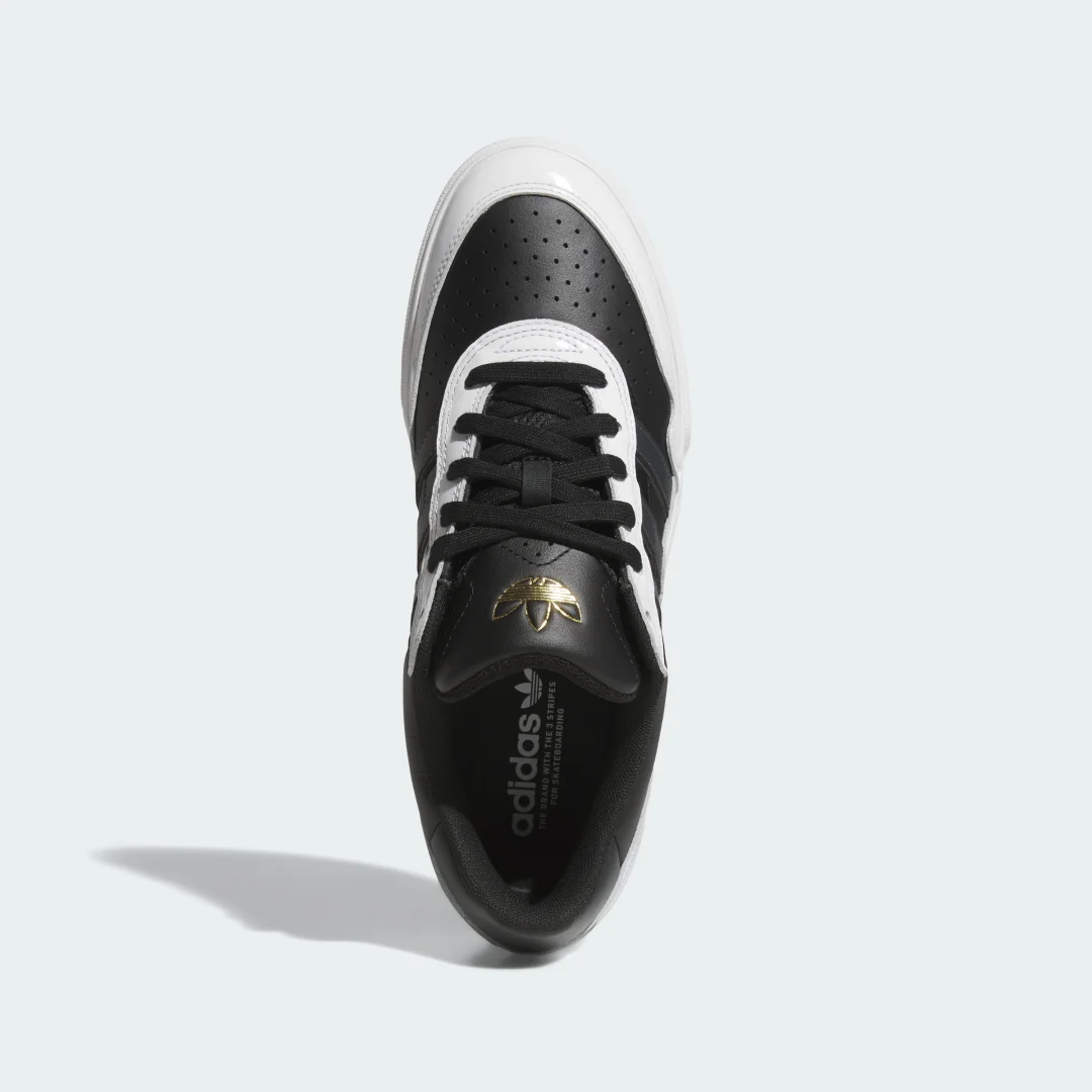 Detalle de Zapatilla TYSHAWN II de Adidas — color Negro