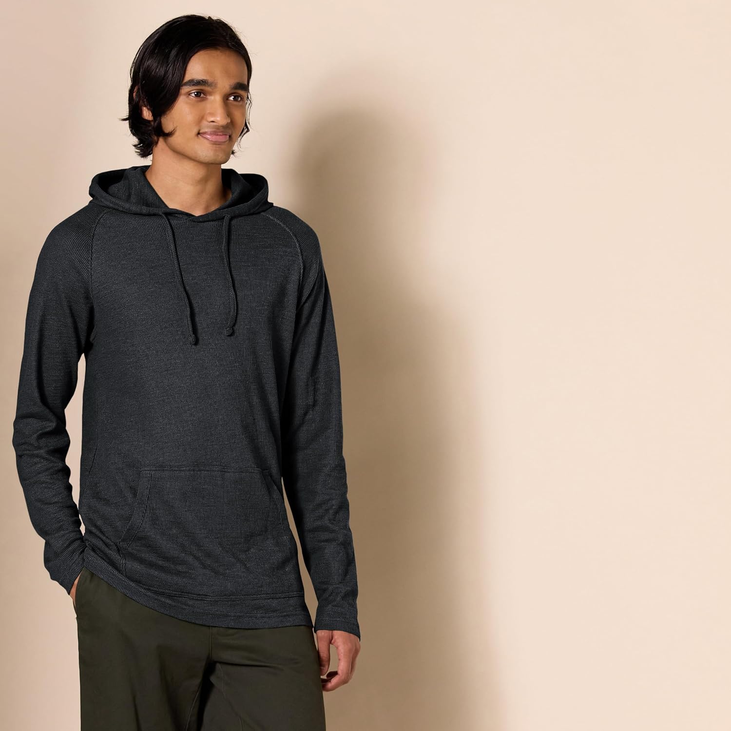 Thumbnail 2 de Amazon Essentials Herren Thermo-Kapuzenpullover aus Flammgarn – Langärmlig, Regular Fit