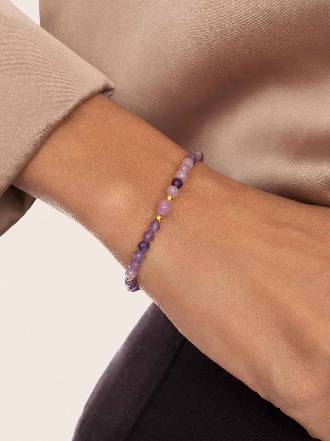 Detalle 2 de SINGULARU Bracciale Amulet in Acciaio Placcato Oro 18 Kt con Pietre Naturali di Ametista