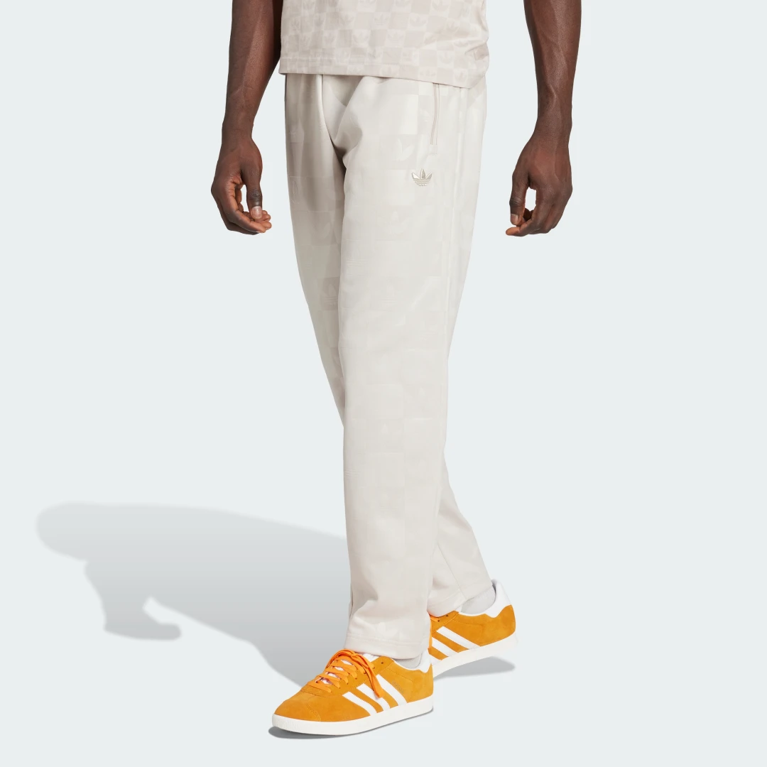 Detalle de Adidas Monogram All Over Print Regular Track Pants Beige