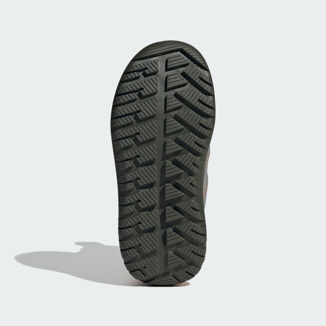 Detalle 2 de Zapatilla Winterplay de Adidas: botas de temporada para el día a día en verde