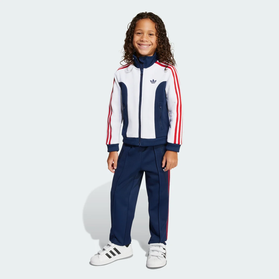 Detalle de Chándal AOP infantil de Adidas