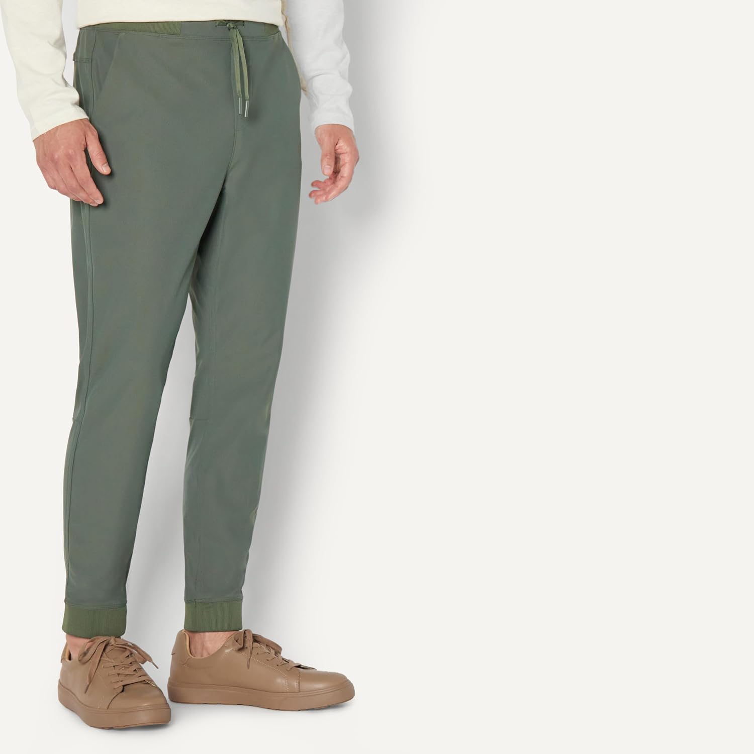 Detalle 2 de Amazon Essentials Men's Travel Stretch Jogger Pant