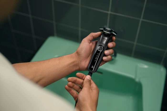 Detalle de Philips Shaver Series 5000 S5887/50 – Rasierer mit Reinigungsstation, automatischer Rasur-Anpassung und flexiblem Scherkopf