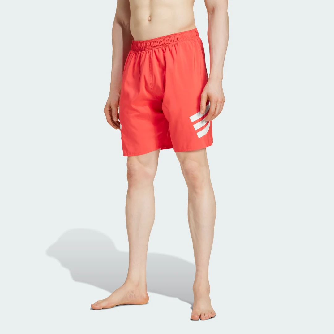 Detalle de Bañador 8-Inch 3 bandas de Adidas – Rojo