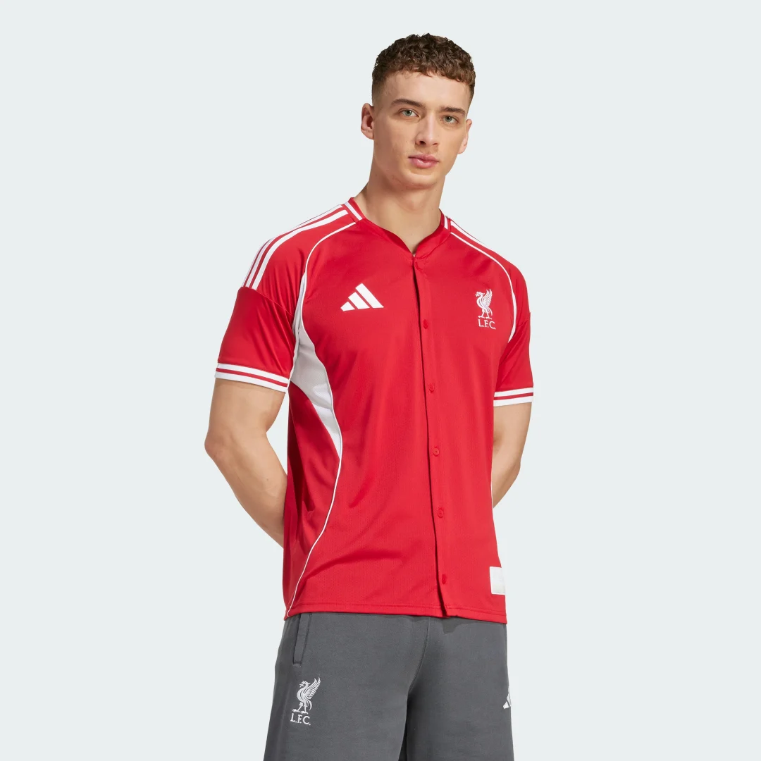 Detalle de Camiseta del Liverpool FC US Pack de Adidas