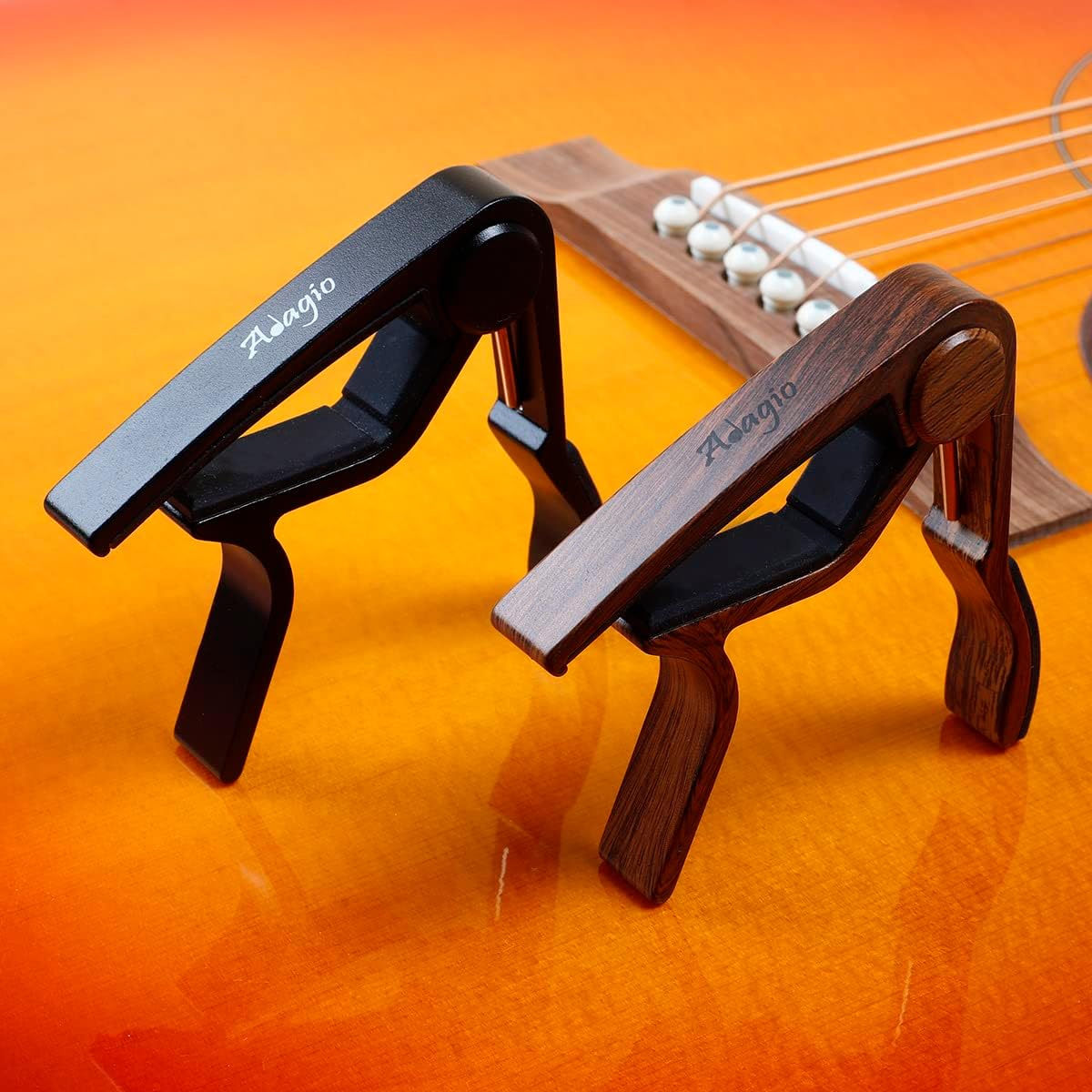 Detalle de Adagio Pro Acoustic & Electric Guitar Capo with Quick Release and 5 Free Picks