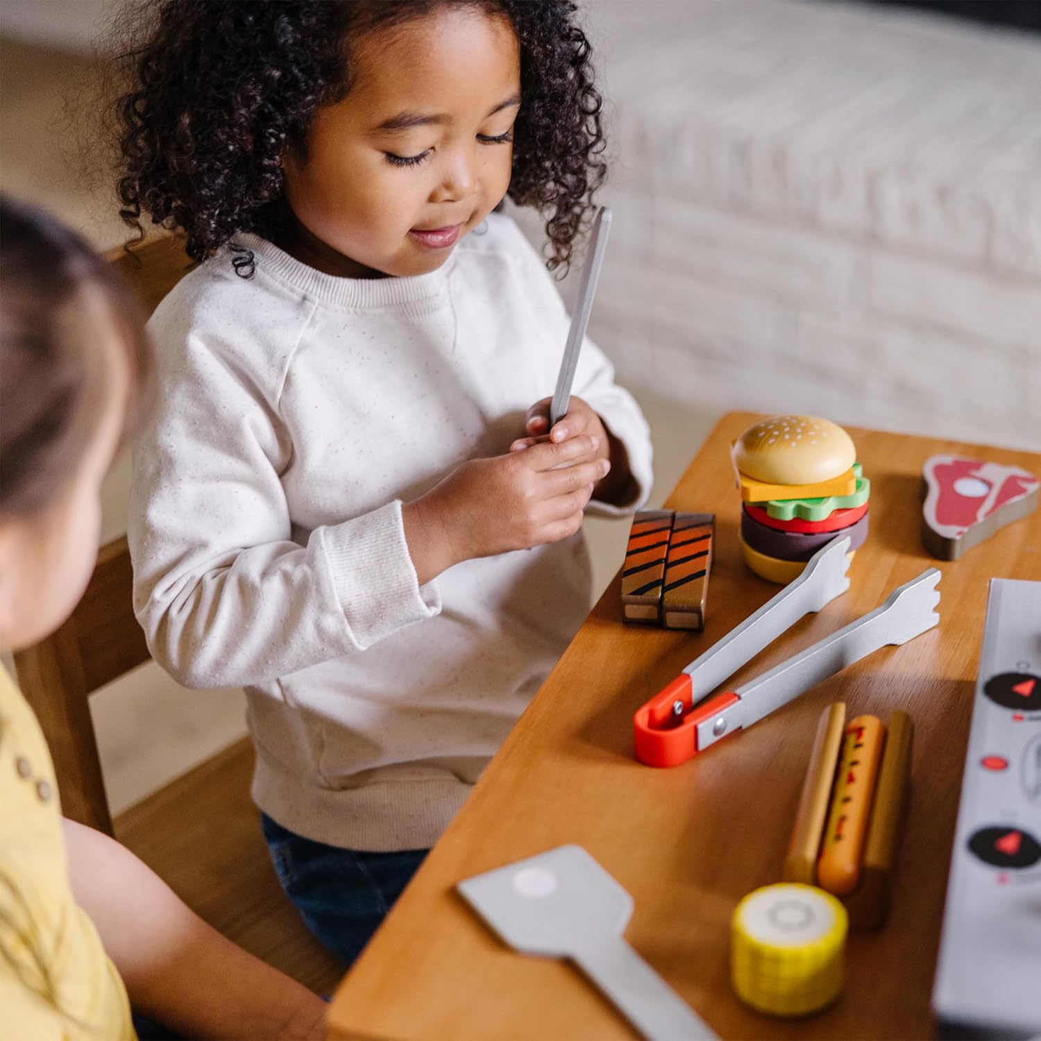 Thumbnail 6 de Melissa & Doug Grill and Serve BBQ Set – 20-Piece Pretend Play Kitchen & Food Set for Ages 3+