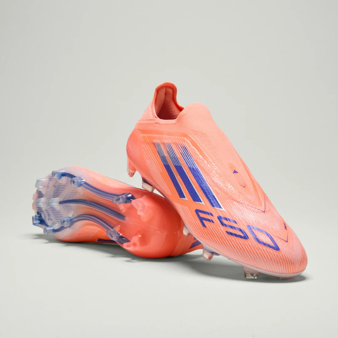 Detalle de Bota sin cordones F50 Elite de Adidas para césped natural seco