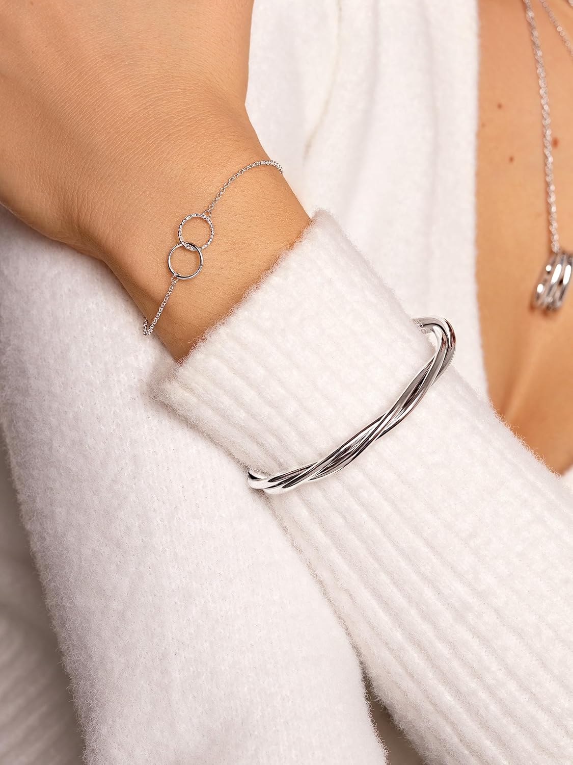 Thumbnail 3 de SINGULARU Pulsera Circles Twist latón baño de rodio 19 cm 💍