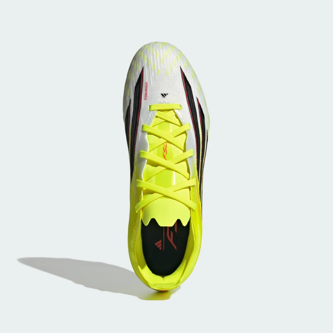 Detalle de Adidas Bota F50 ELITE para césped natural seco – Amarillo, ideales para césped seco