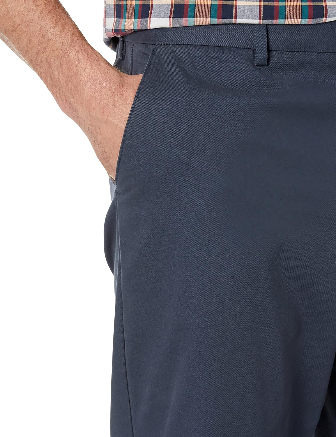 Detalle de Amazon Essentials men’s straight fit wrinkle-resistant flat-front casual chino trousers