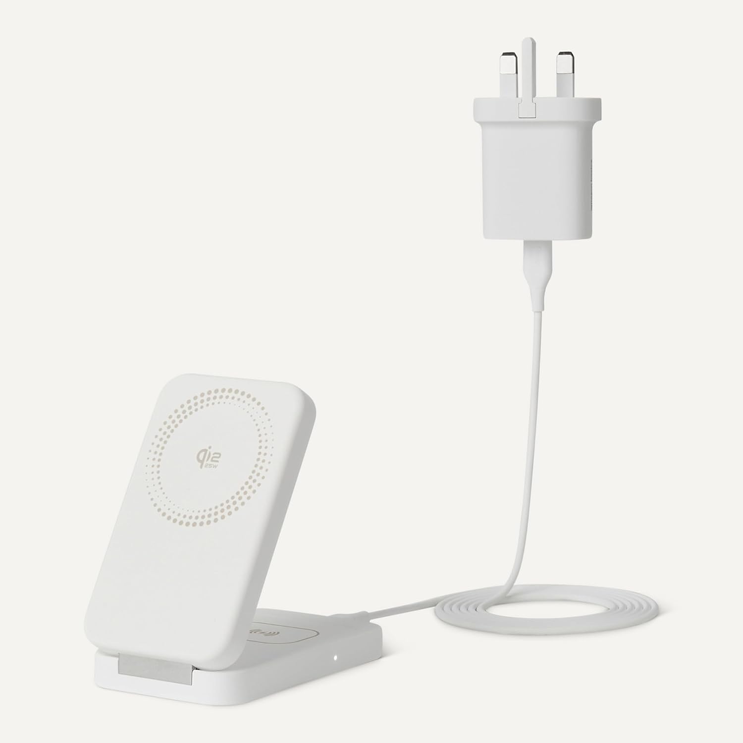 Detalle de Amazon Basics 25W Qi2.2 Wireless Charging Station with MagSafe Compatibility